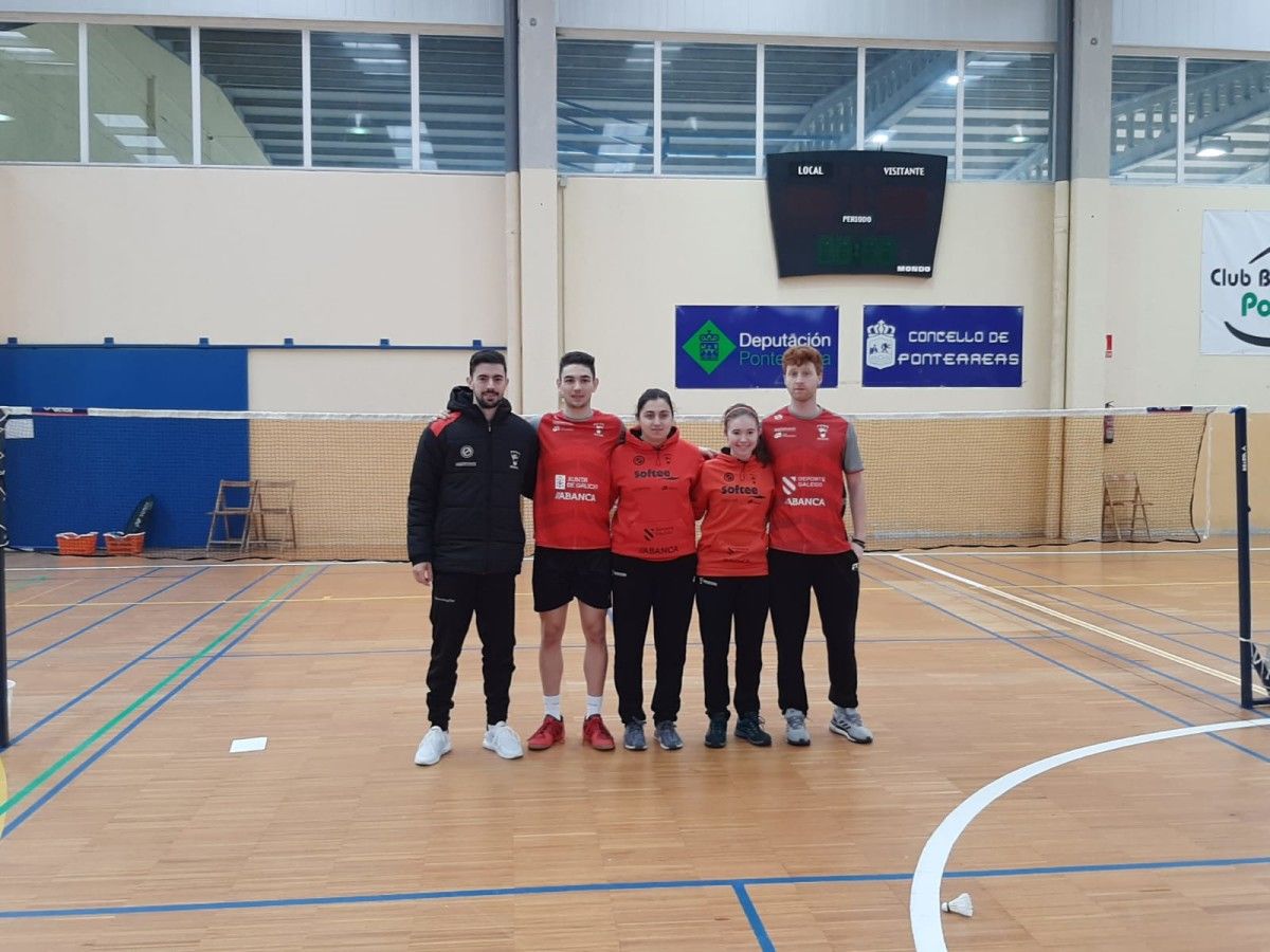 Plantel do Ravachol Pontevedra despois de  vener en Ponteareas a  Caser  Clean Madrid, CB  Estella e CB Astures de Xixón
