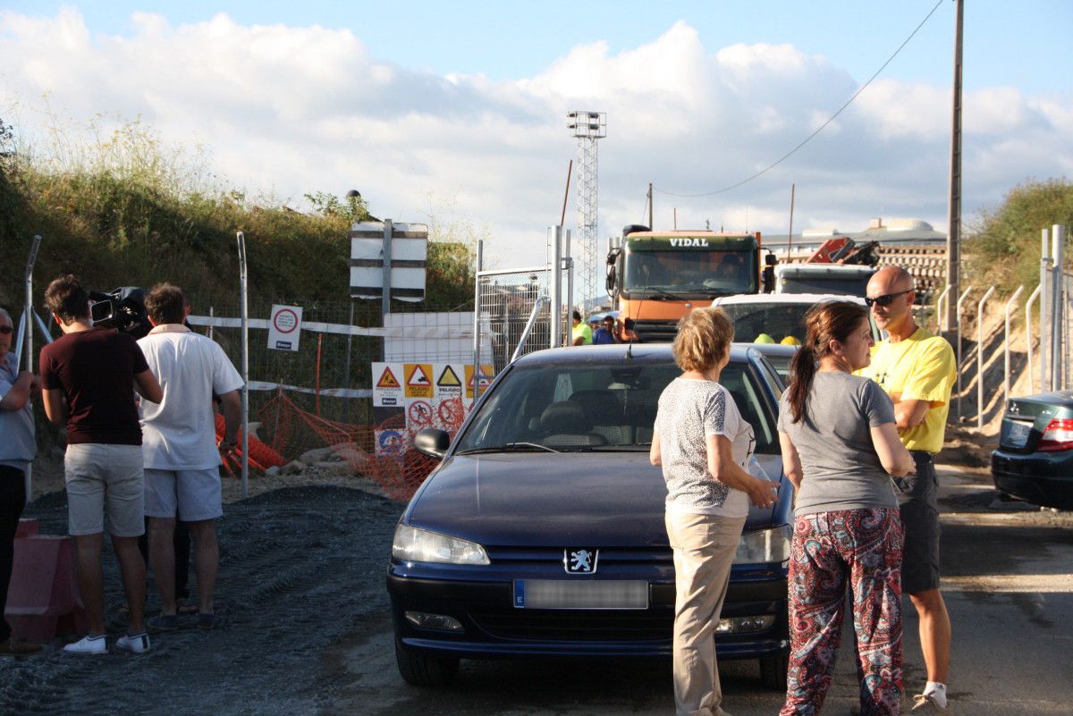 Vecinos bloquean la salida de las obras del AVE en Pontevedra