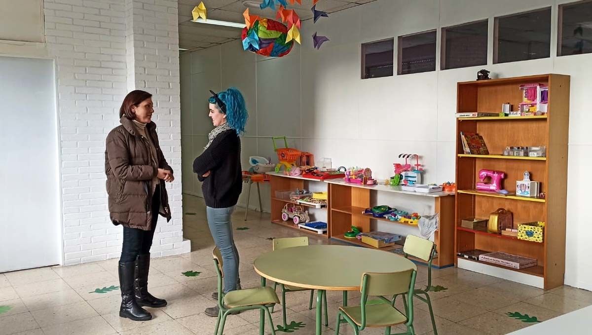 Raquel Rodríguez nun dos colexios mellorados en Poio