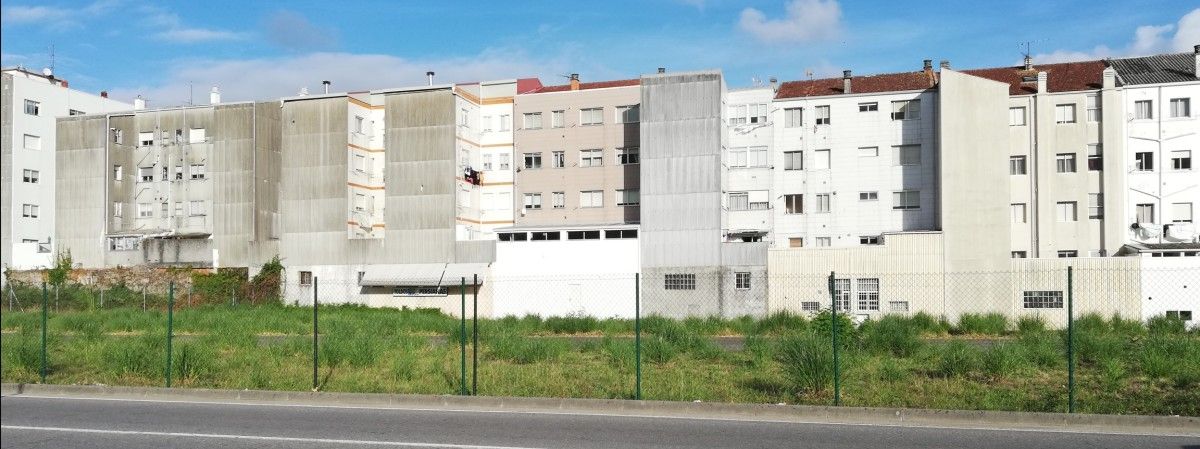 Cuberta do tren na avenida Doce de novembro