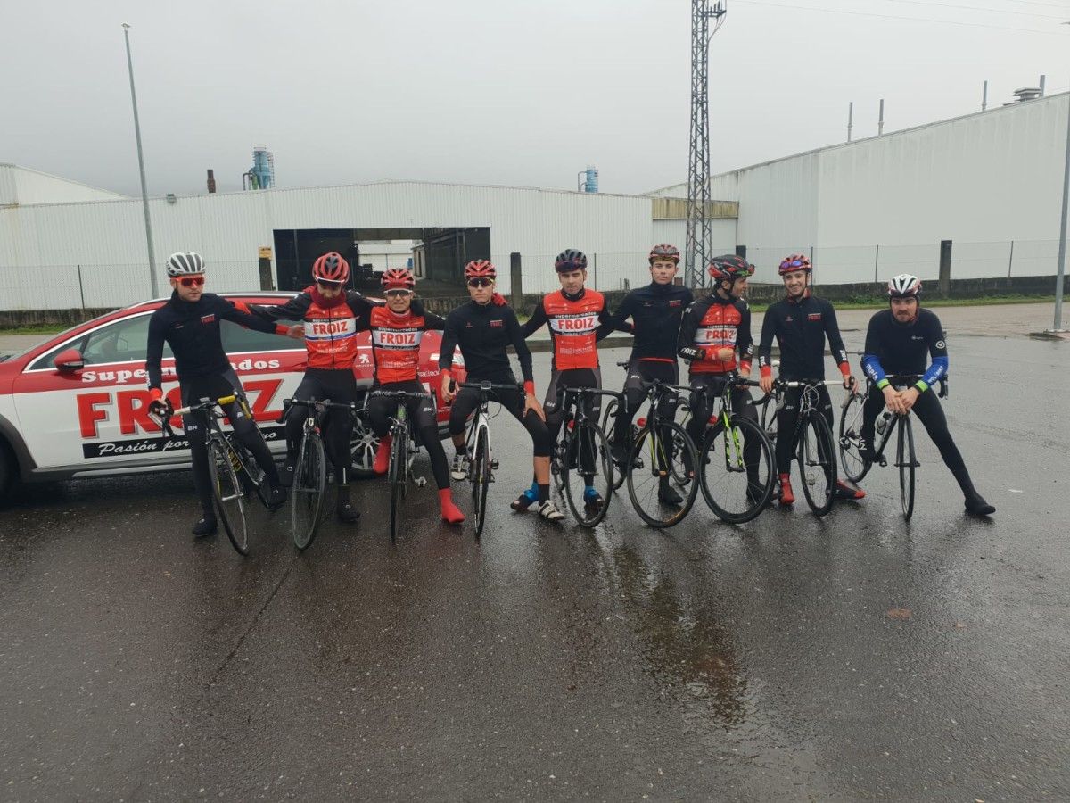 Primera sesión de entrenamiento de los corredores gallegos del G. D. Supermercados Froiz