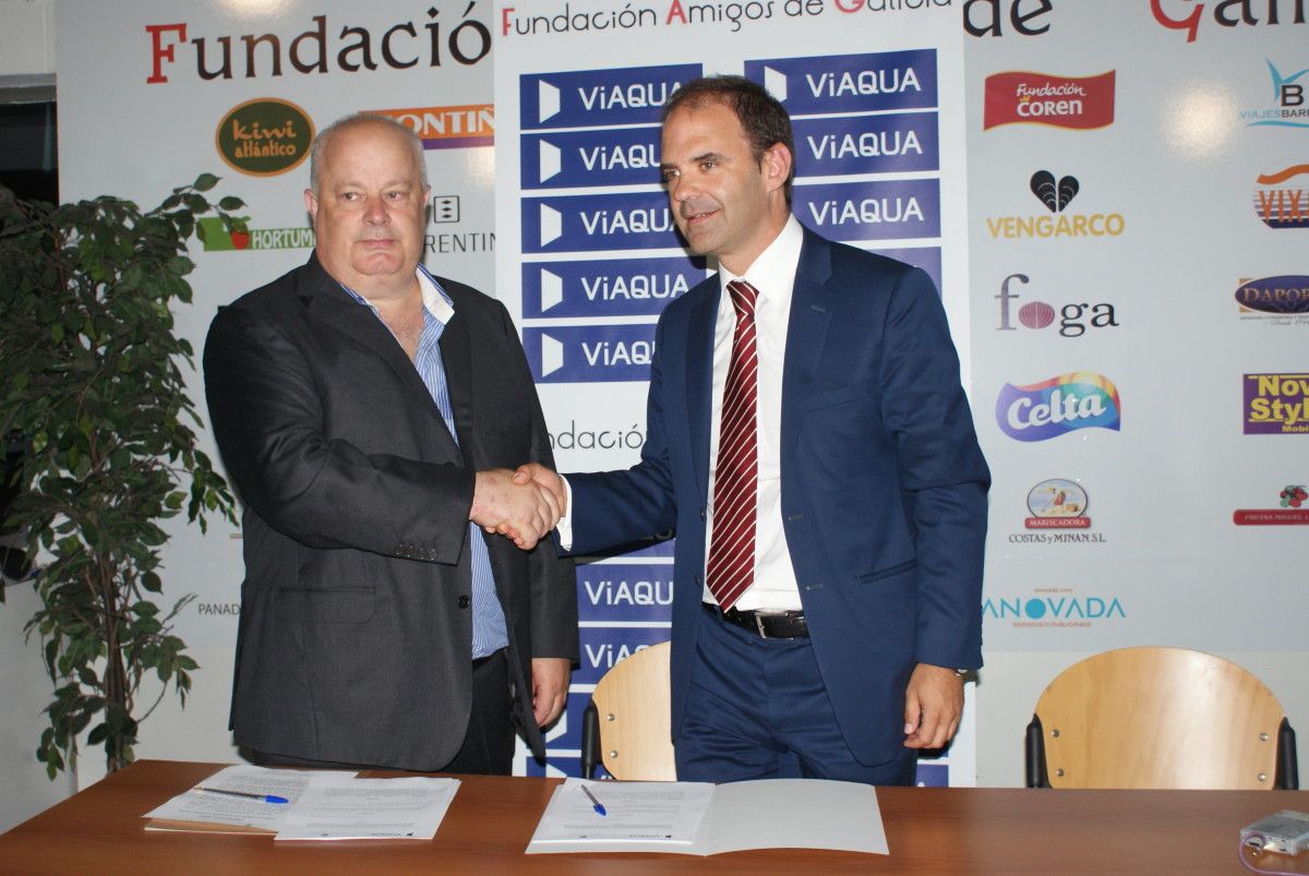 Entrega da doazón de Viaqua á Fundación Amigos de Galicia