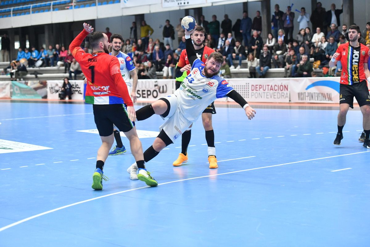 Partido entre Cisne e Atlético Novás no Pavillón Municipal