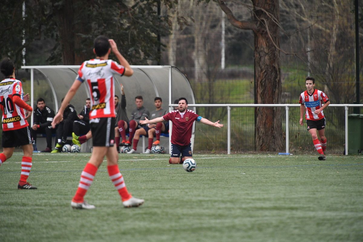 Partido de liga entre Pontevedra B y Céltiga en A Xunqueira
