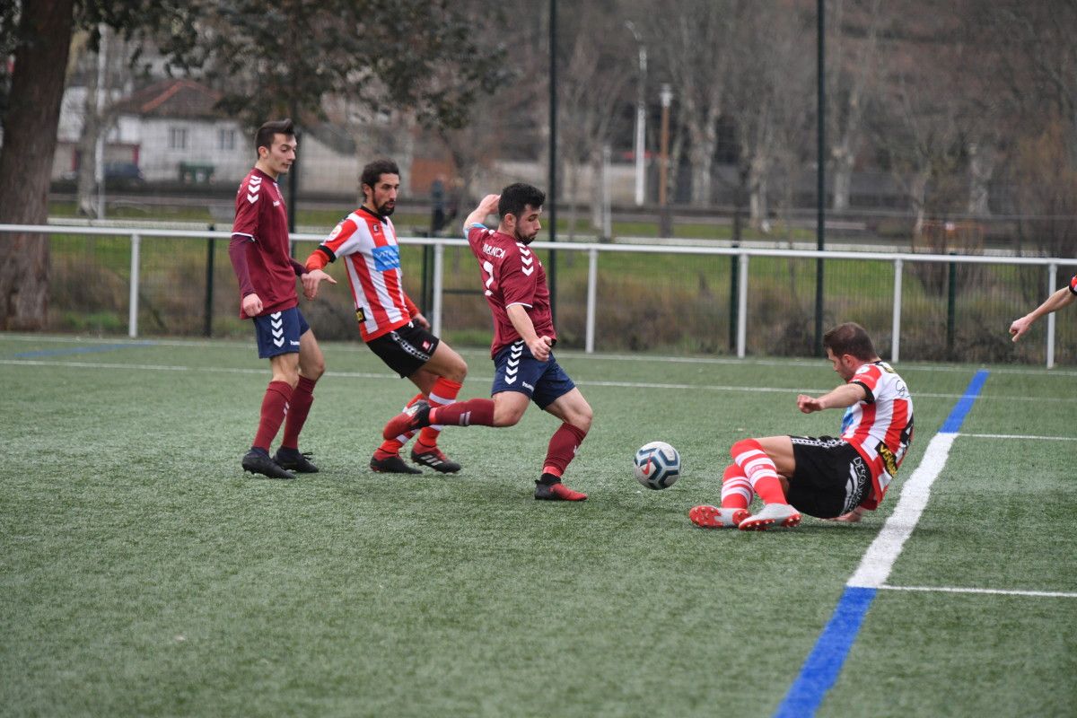 Partido de liga entre Pontevedra B y Céltiga en A Xunqueira