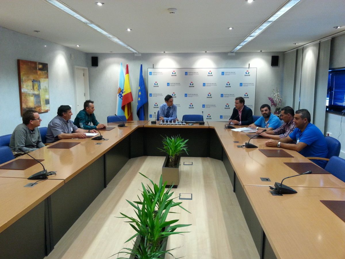 Reunión de los representantes de los trabajadores de Tafisa con el director de Igape