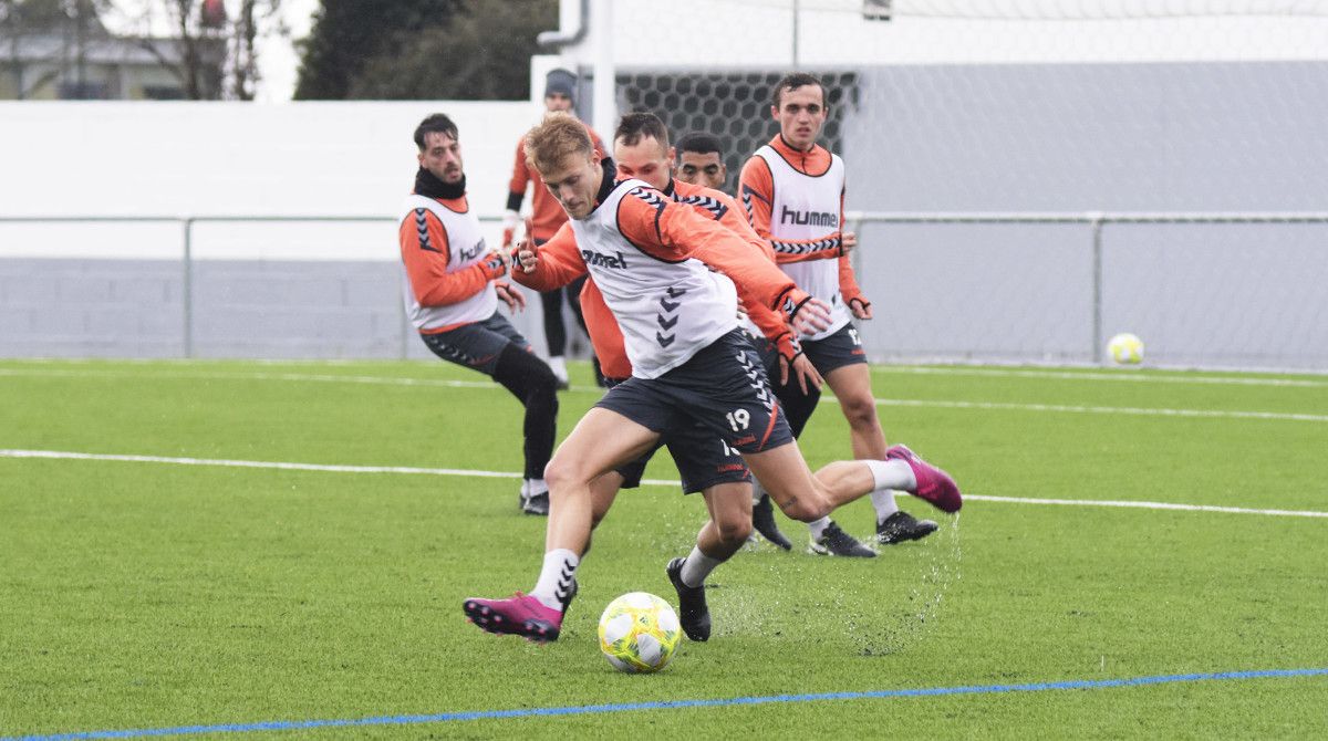 Rivera durante un adestramento co Pontevedra
