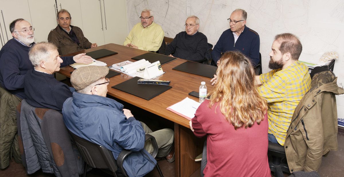 Reunión de Iván Puentes con las brigadas municipales antivelutina Reunión de Iván Puentes con las brigadas municipales antivelutina