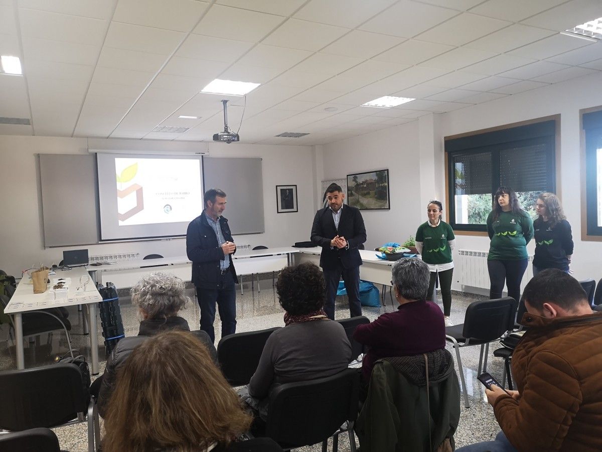 Entrega de composteiros del Plan Revitaliza en Barro