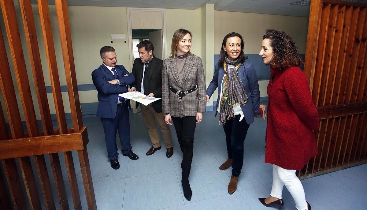 Visita de Fabiola García e a alcaldesa de Marín á Casa do Mar