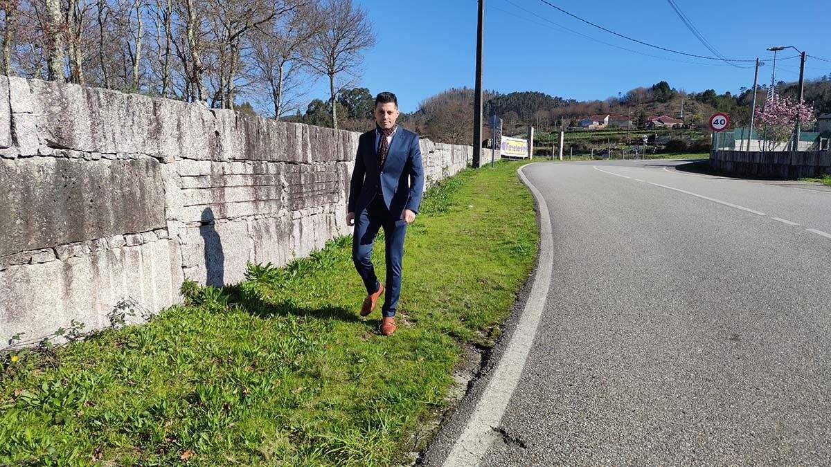 Andrés Díaz en los terrenos de la futura senda entre Parada y Cuñas
