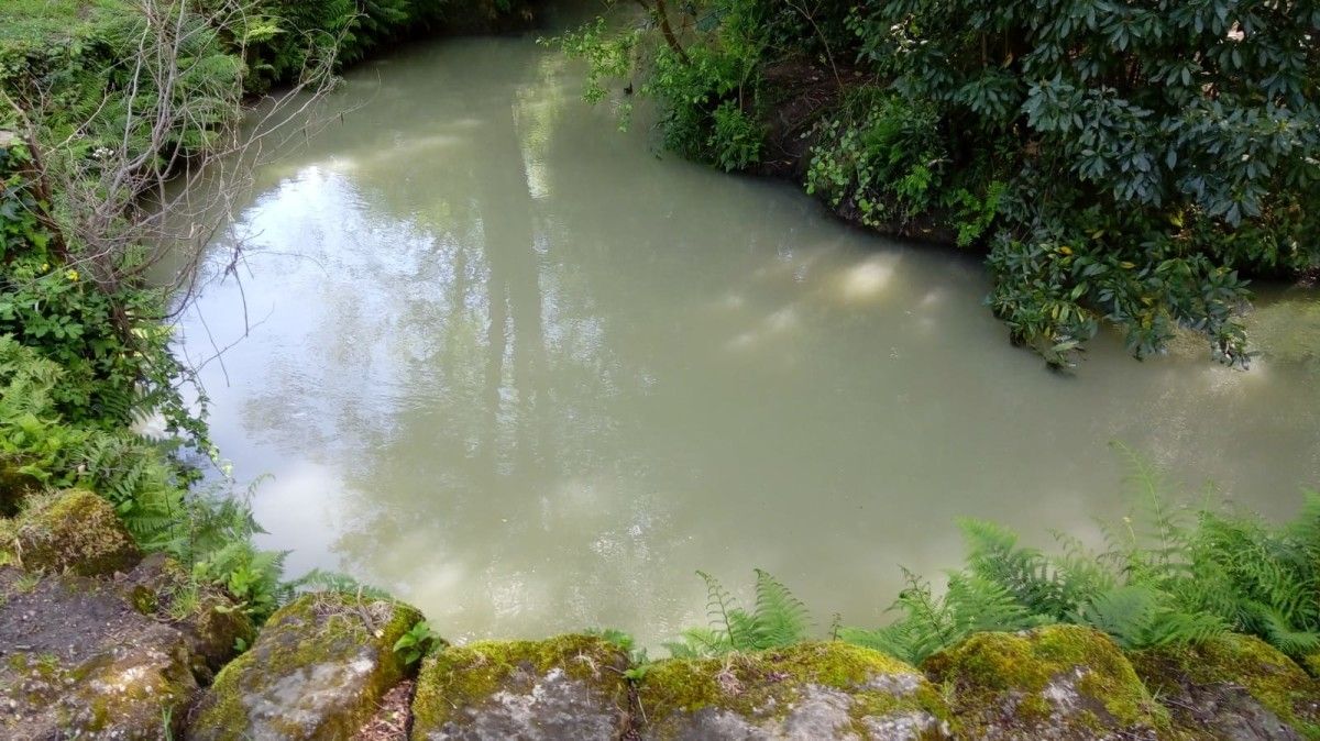 Vertedura no río Gafos / ARQUIVO