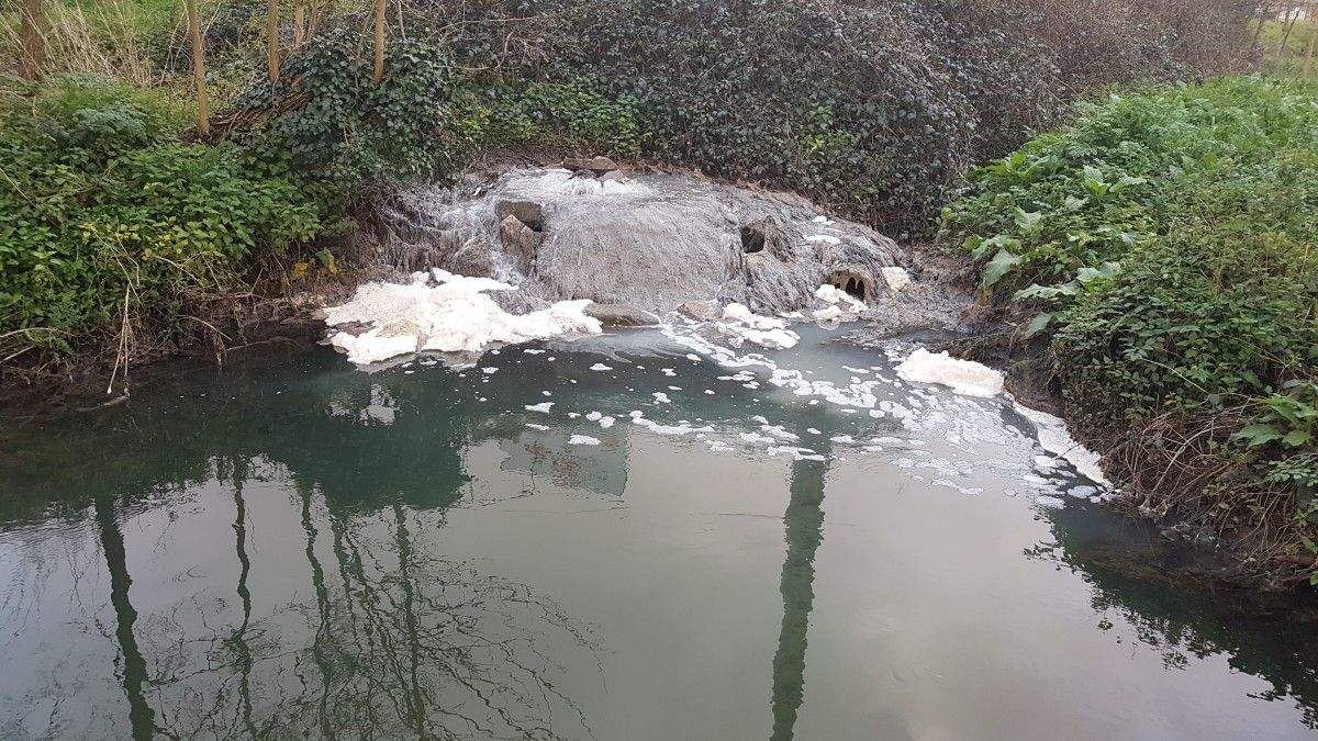 Vertedura nun sumidoiro do río Gafos