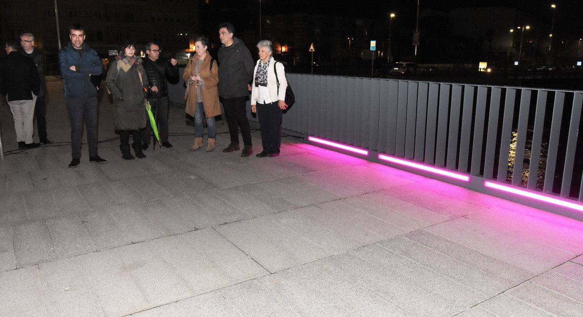 Probas de iluminación na ponte do Burgo