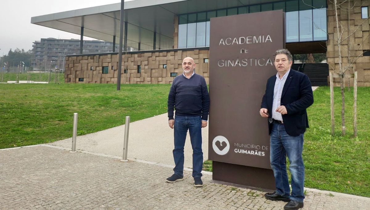 Visita de Miguel Anxo Fernández Lores e Tino Fernández ás instalacións da Academia de Ginástica de Guimarães