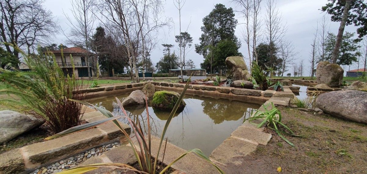 Novo aspecto do parque de Punta  Vicaño logo da construción dun estanque