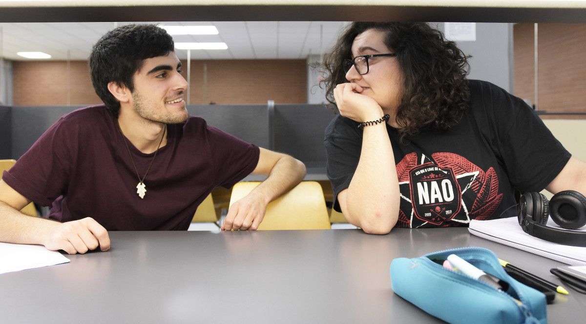 A biblioteca de Ciencias Sociais, lugar para o estudo e para o ligue