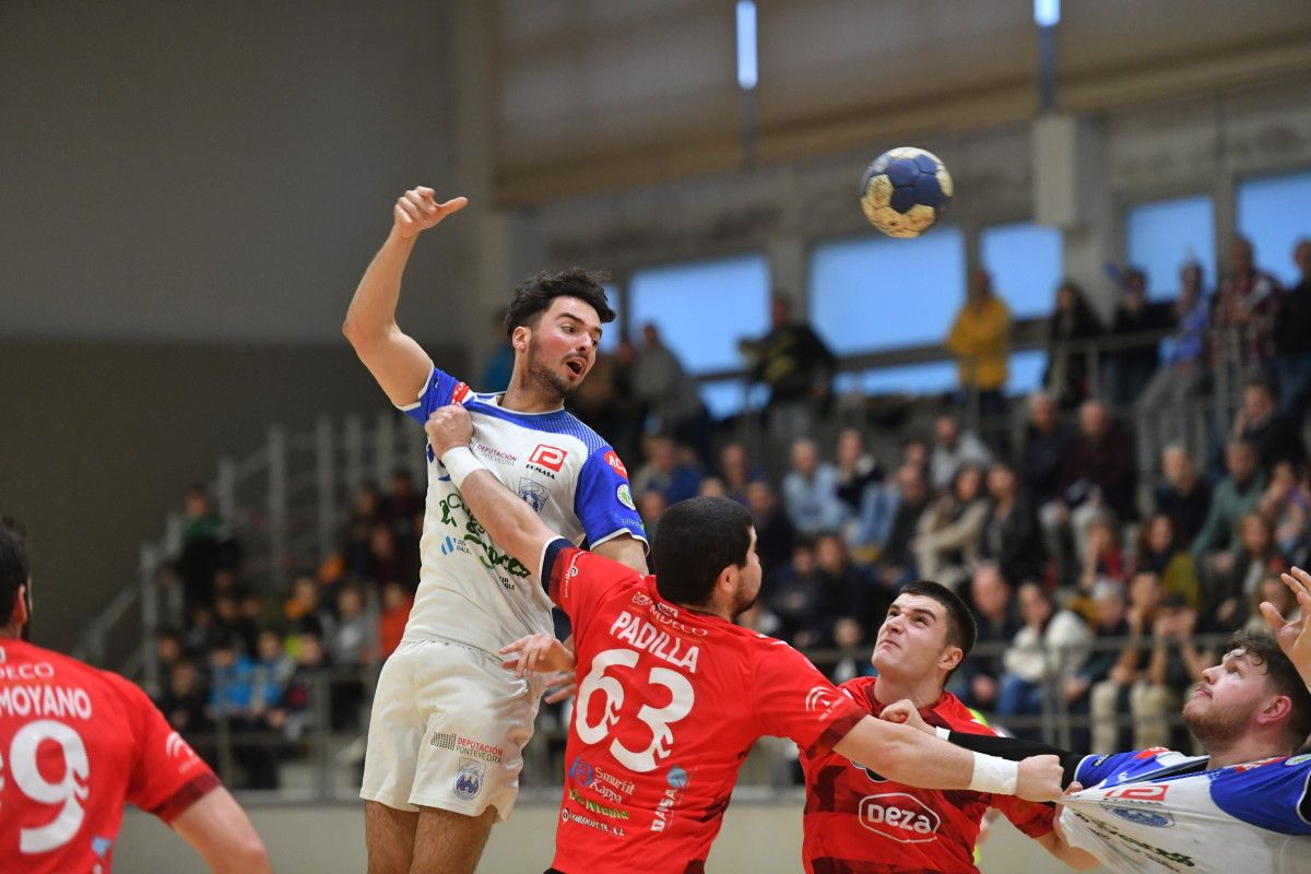 Pablo Gayoso en el partido entre Cisne y Cajastur