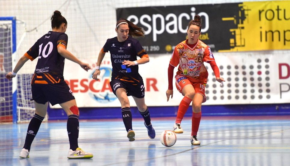 Iria Saeta, en el partido entre Poio Pescamar y Alicante