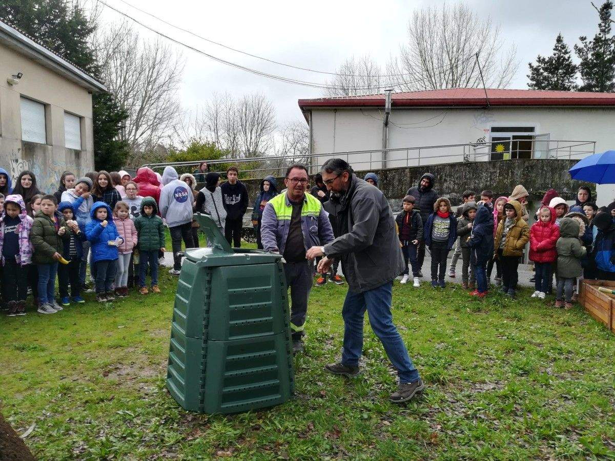 El colegio Santa Lucía incorpora un compostero comunitario