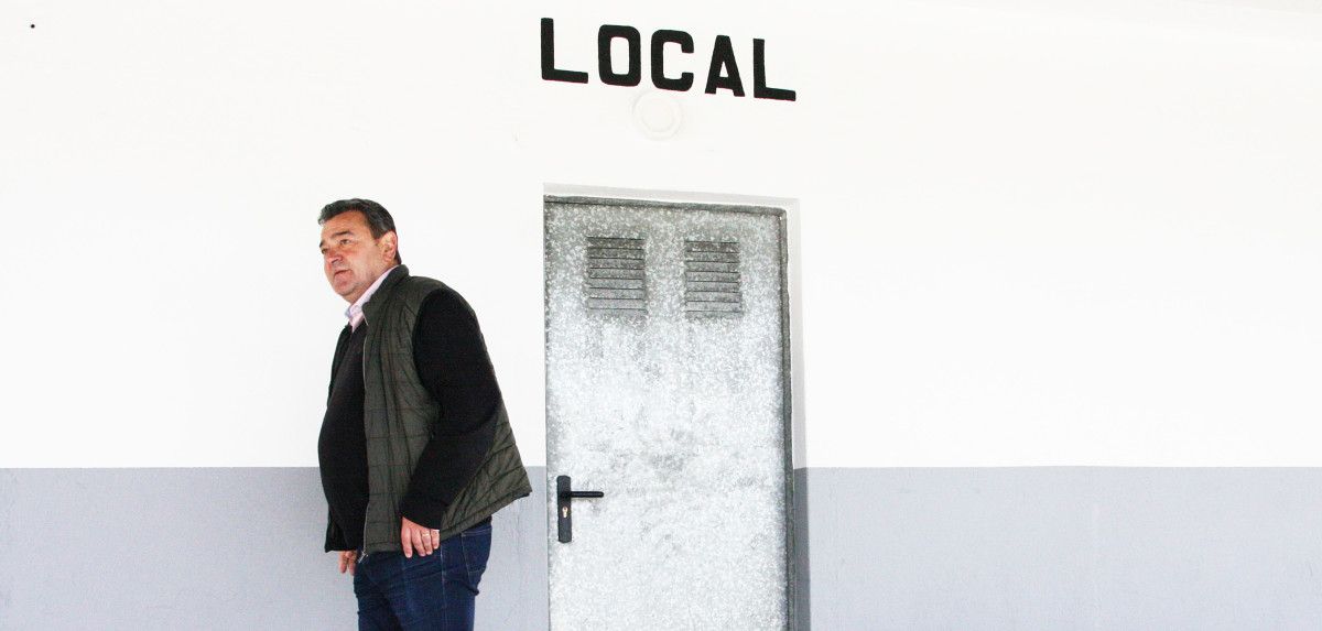 Carlos Pouso despídese do plantel do Pontevedra no adestramento celebrado en Poio