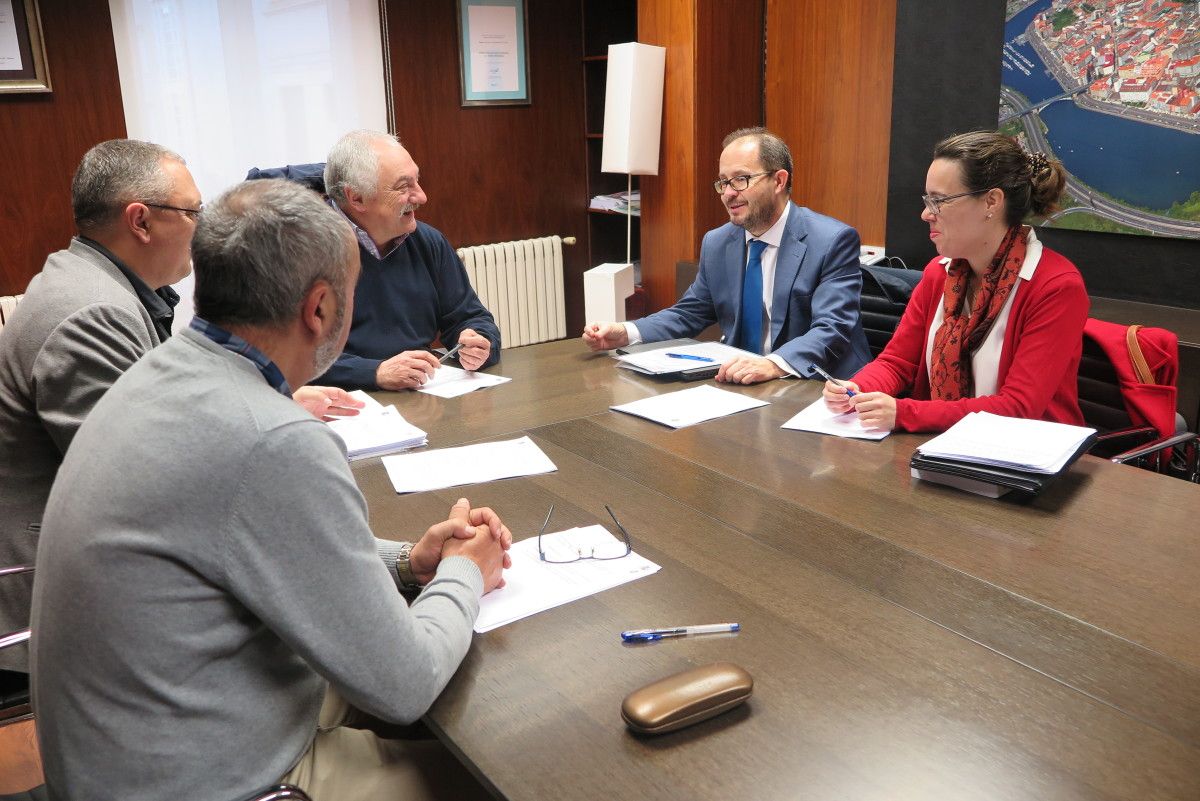 Reunión de los representantes de la DGT en el Concello de Pontevedra