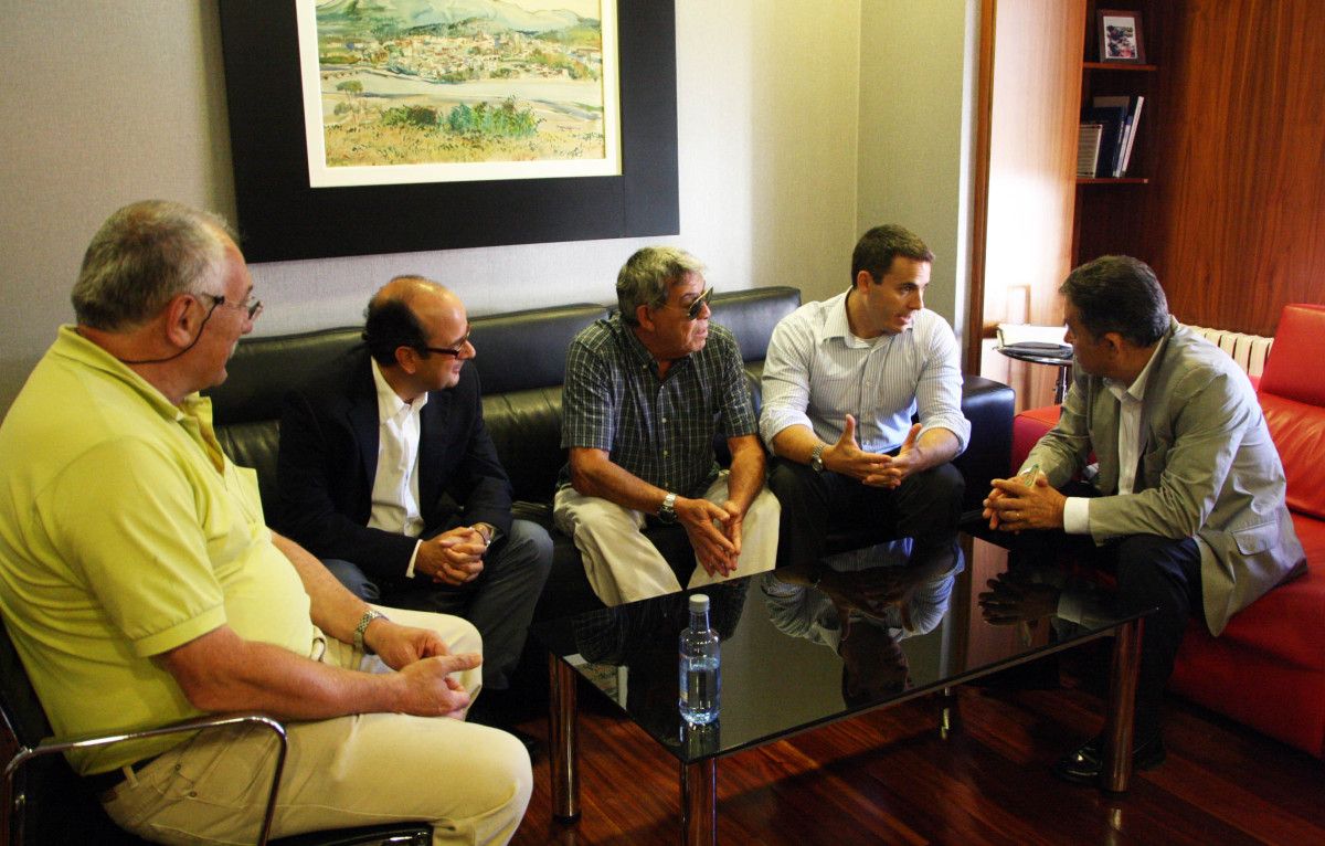 Miguel Anxo Fernández Lores recibe en su despacho a Fernando Abilleira