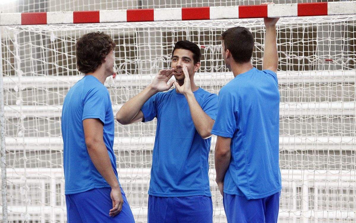 David Chapela (centro) durante el primer entrenamiento de la temporada