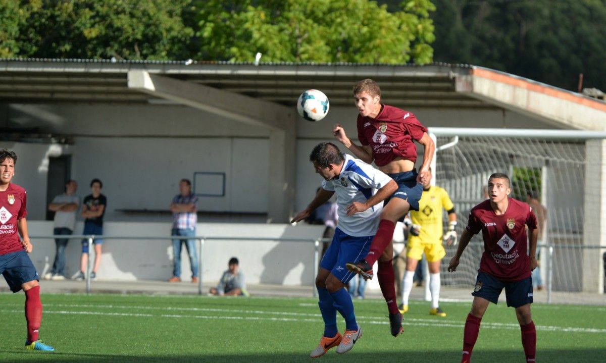 Partido amistoso entre el Marcón y el Pontevedra en O Carrasco