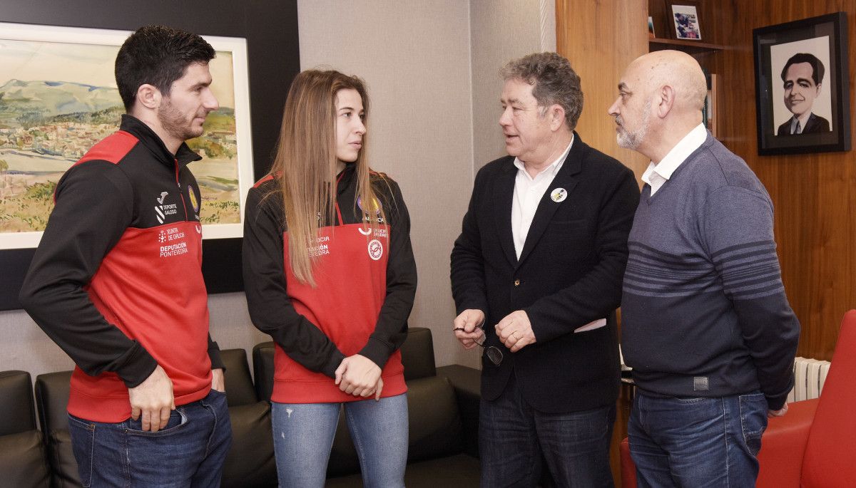 Pablo García y Lydia Pérez Touriño con el alcalde y el concejal de deportes