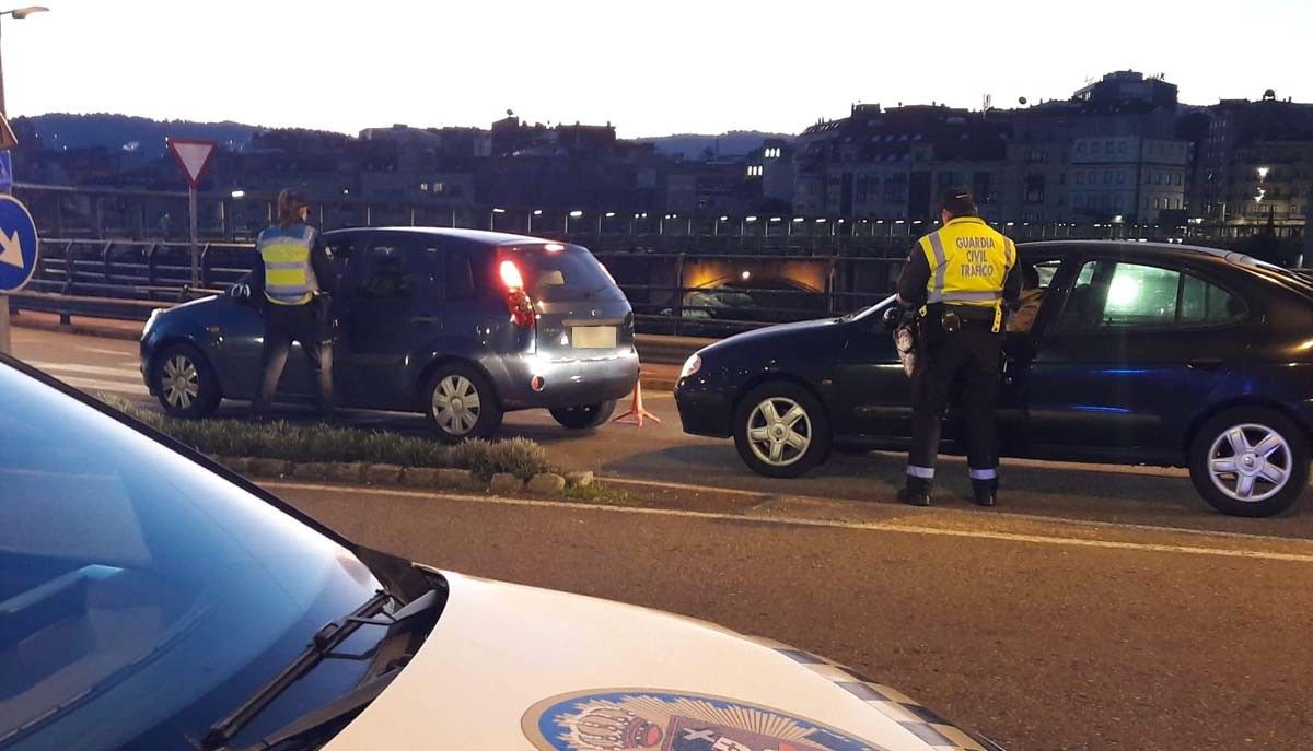 Control de la Policía Local de Poio en las inmediaciones de A Barca