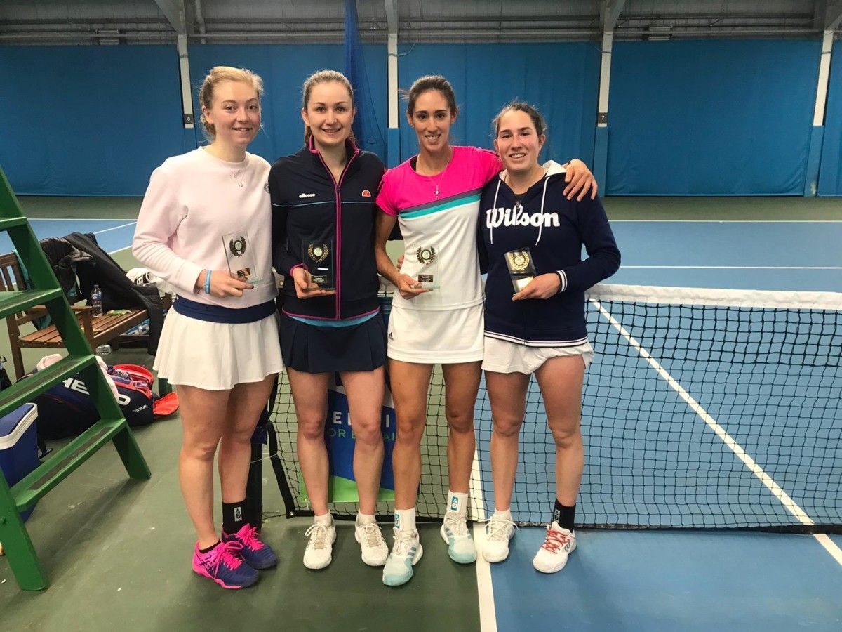 Celia Cerviño junto a las finalistas del ITF de Sunderland