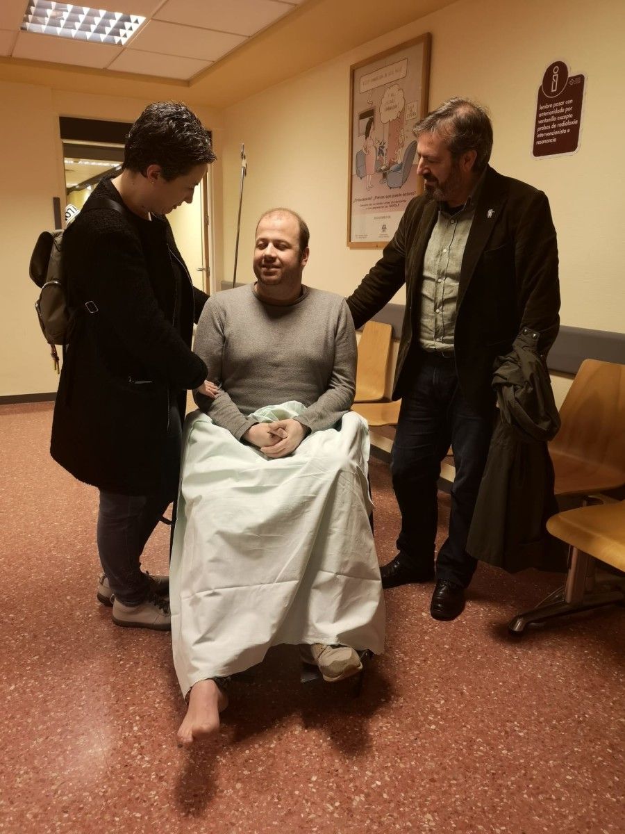 Manuel Fariña, en el Hospital Montecelo acompañado por Luís Bará y Eva Vilaverde