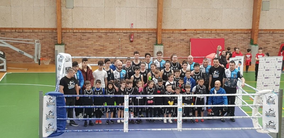 Participantes da terceira xornada da liga galega infantil de boxeo celebrada no colexio San Narciso de Marín