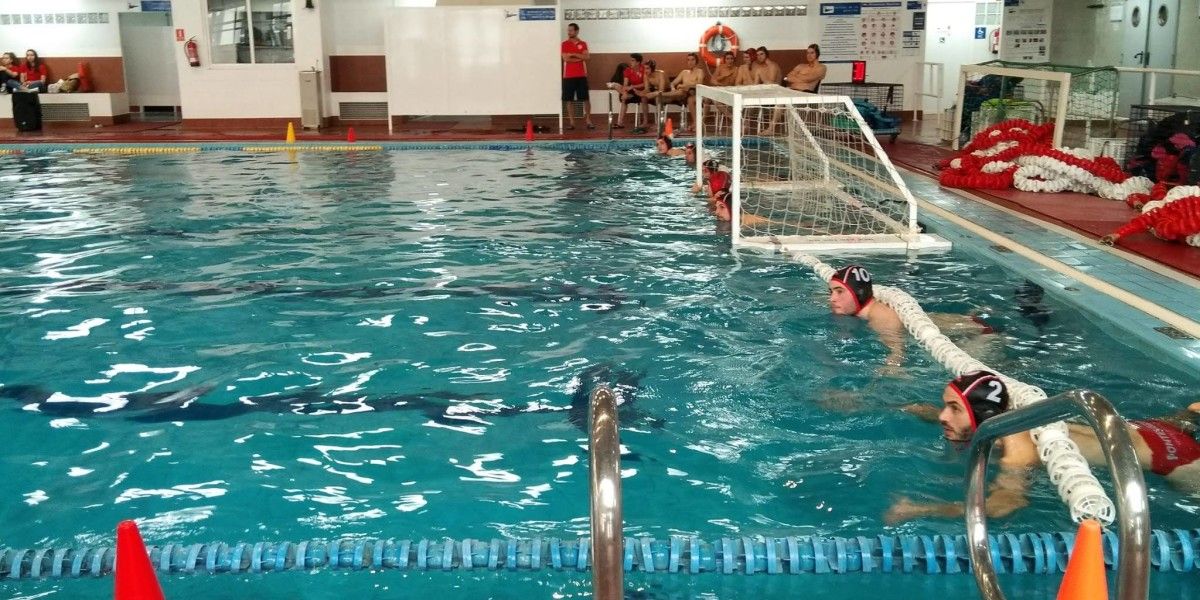 Inicio del primer partido de la semifinal del playoff de la Divisón de Honor de waterpolo entre el RCN Vigo y el CW Pontevedra