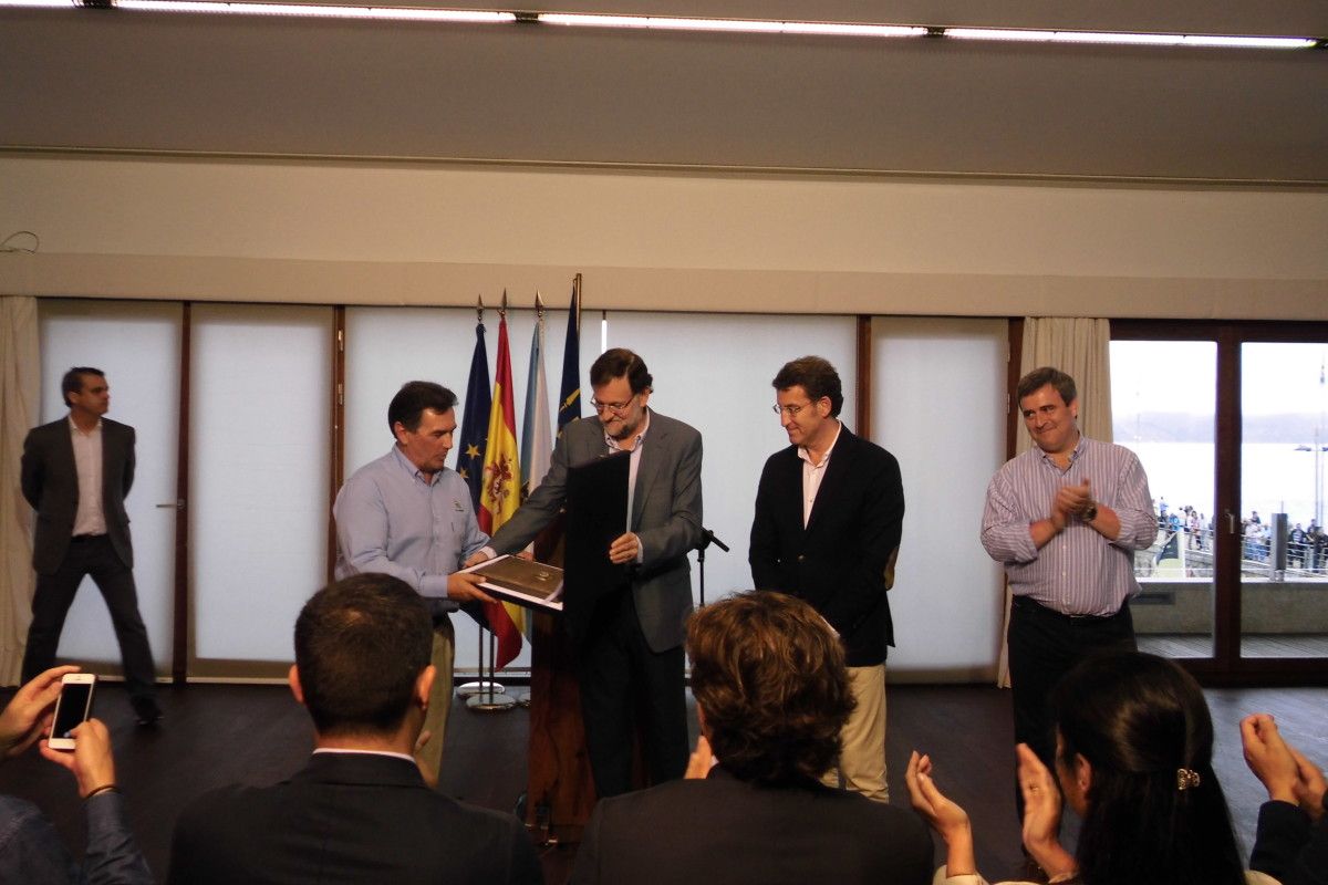 Rajoy entrega la Placa de la Real Orden del Mérito Deportivo al Náutico de Sanxenxo