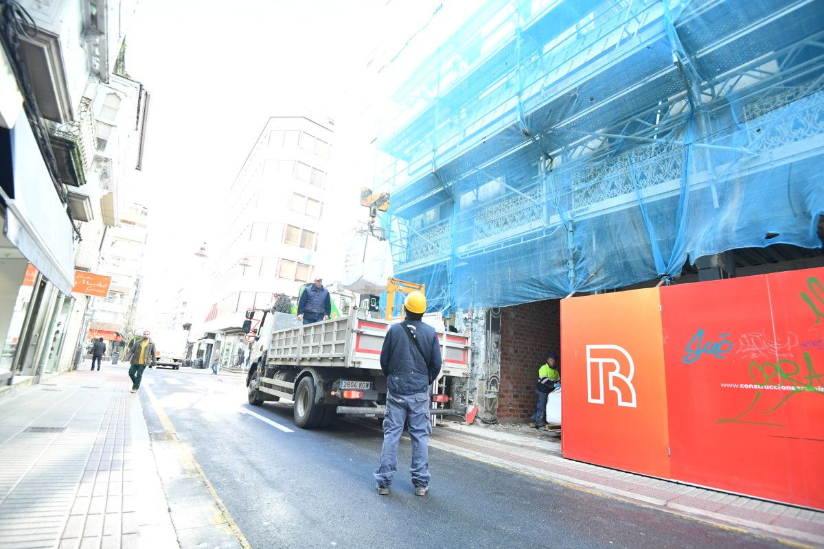 Operarios traballando nunha obra durante o estado de alarma en Pontevedra