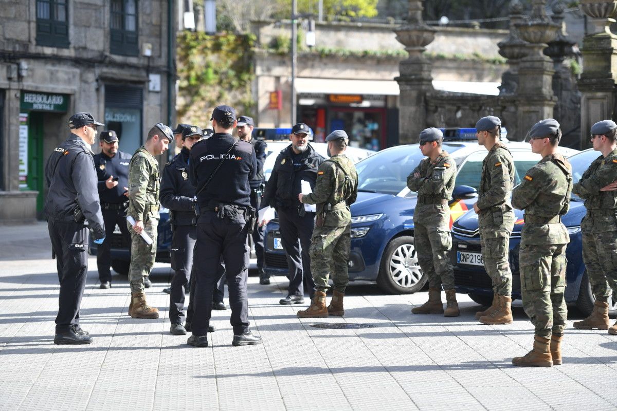 Controis da Brilat e da Policía Nacional no centro de Pontevedra 