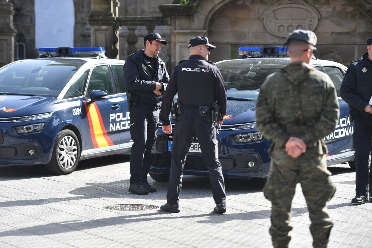 Controis da Brilat e da Policía Nacional no centro de Pontevedra 
