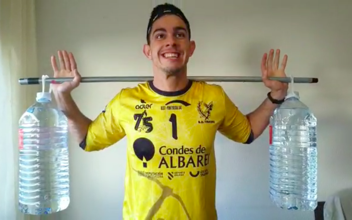 Vídeo de Edu Salazar adestrando na casa polo coronavirus