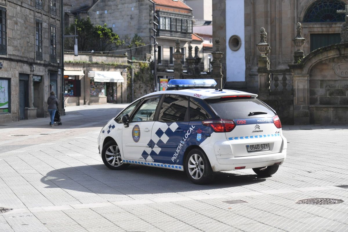 Patrulla de vigilancia del cumplimiento del estado de alarma de la Policía Local de Pontevedra