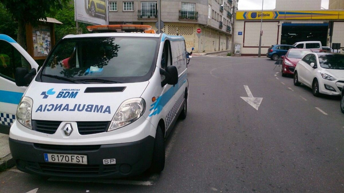 Ambulancia de la empresa BDM inmovilizada por la Policía Local de Pontevedra por presuntas irregularidades