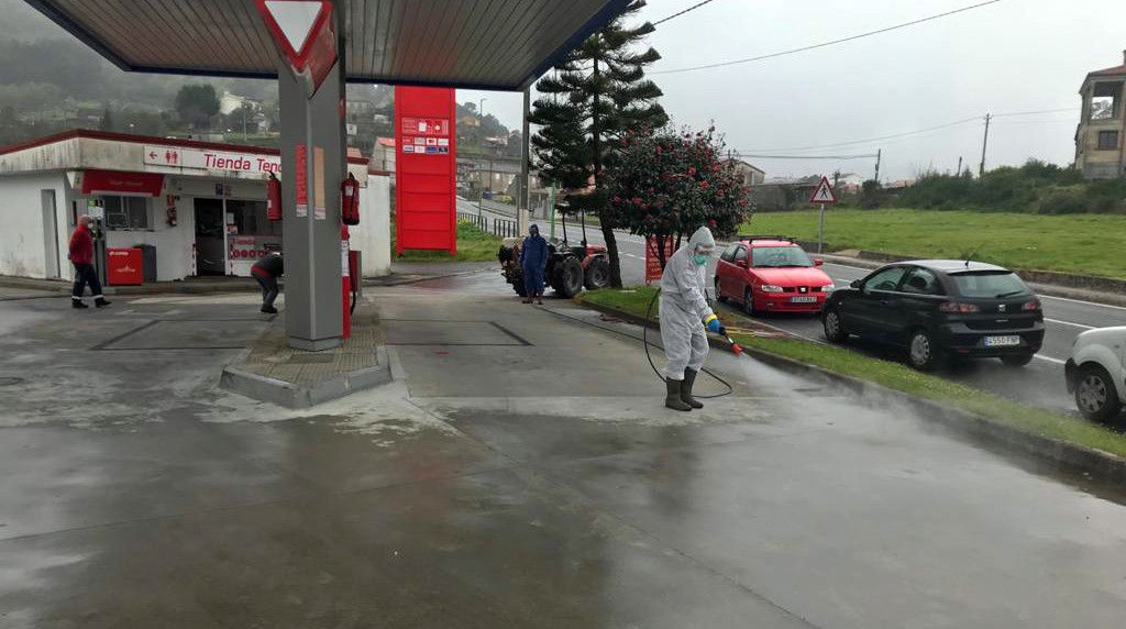 Desinfección de espacios públicos en Campo Lameiro