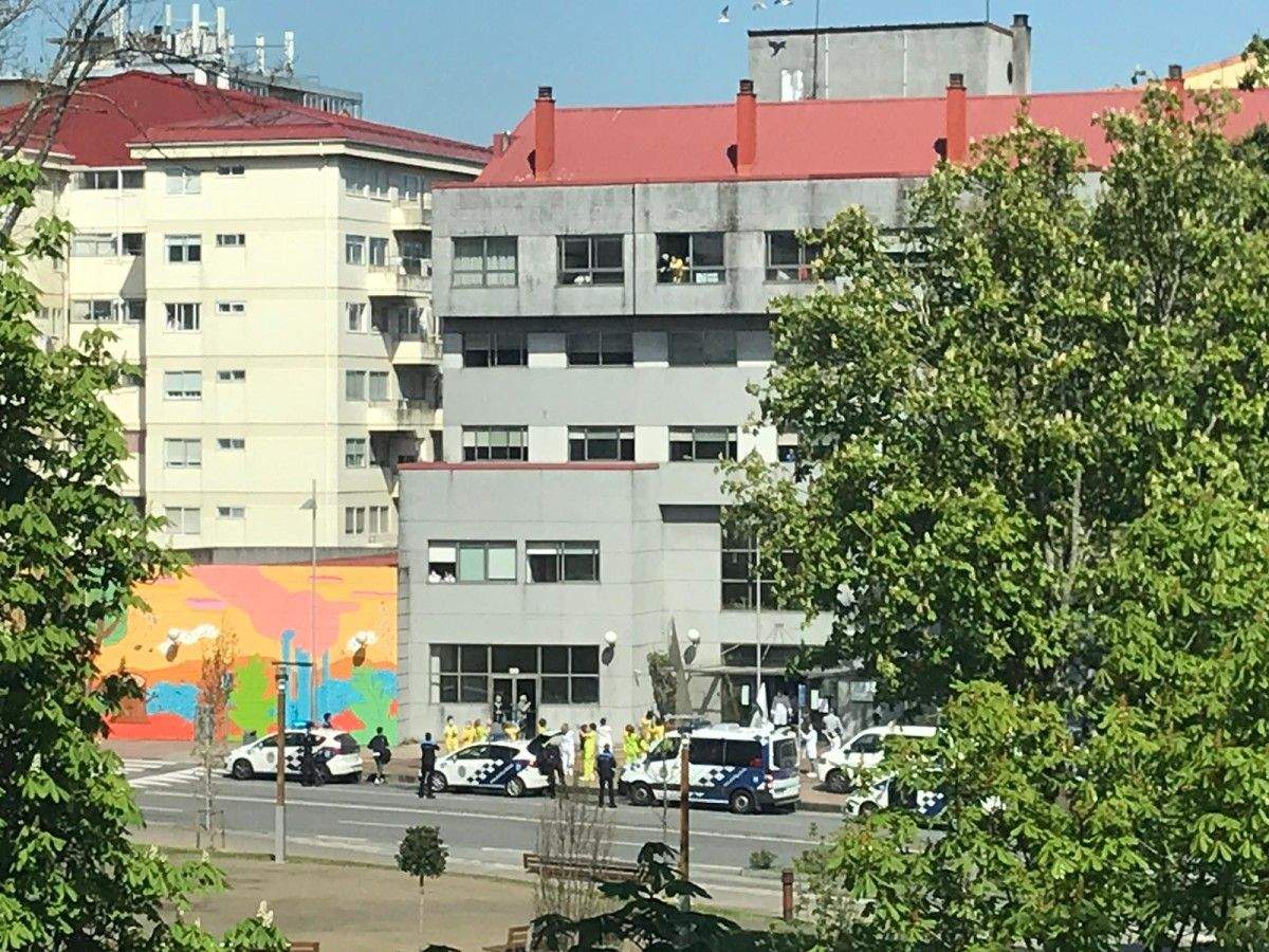 A Policía Local anima aos maiores da Residencia de Campolongo