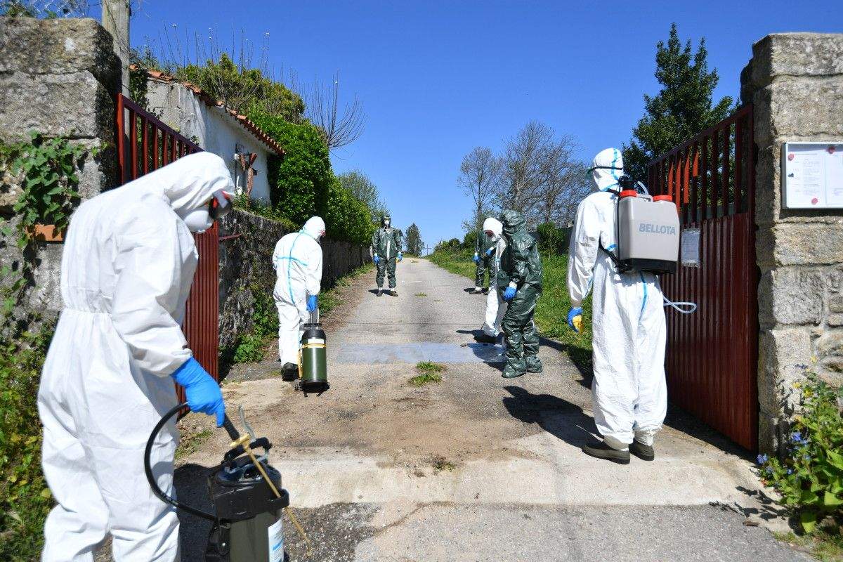 Tarefas de desinfección da Brilat no albergue de Salcedo
