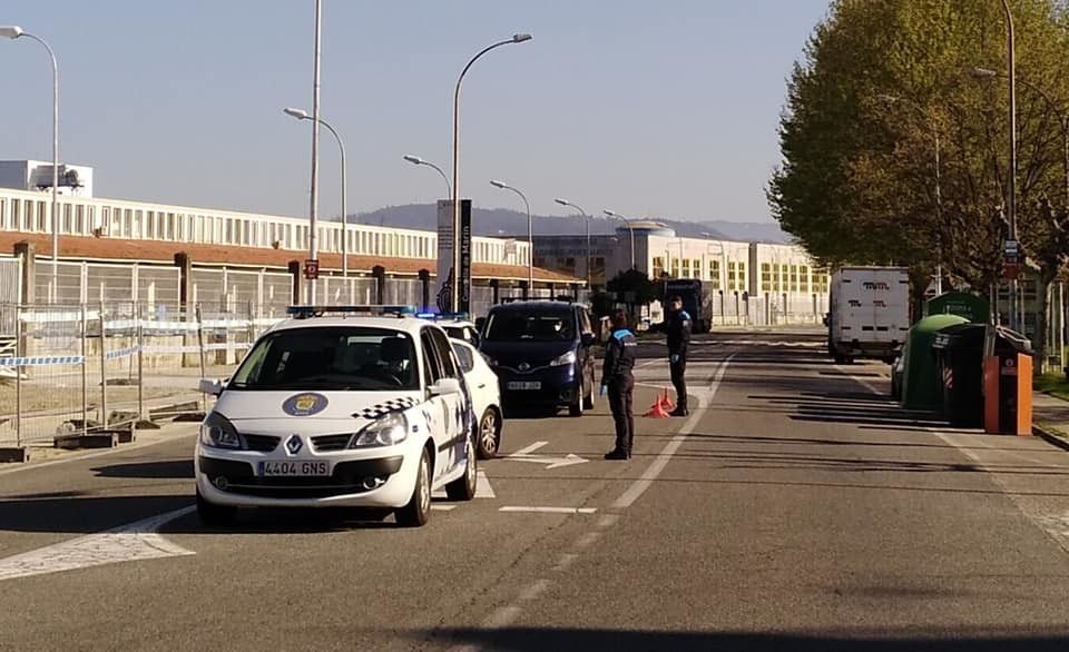 Controis da Policía Local de Marín para garantir o cumprimento do estado de alarma