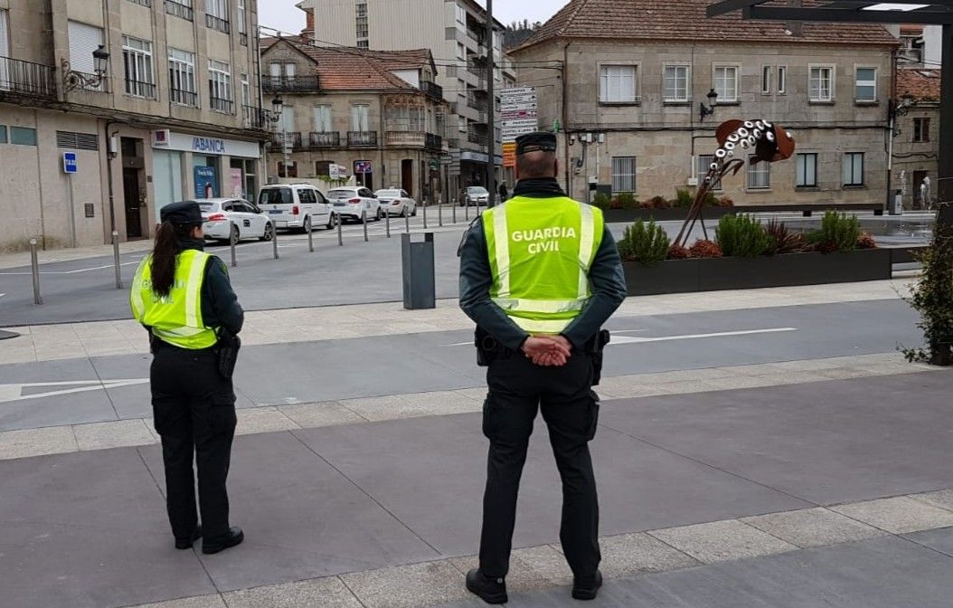 Parella da Garda Civil en Ponte Caldelas