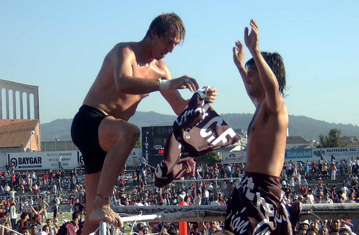 Celebración del ascenso del Pontevedra CF a 2ª División en 2004