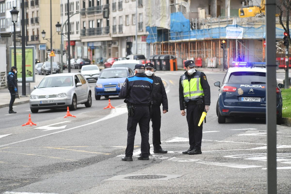 Control da Policía Nacional e a Policía Local de Marín