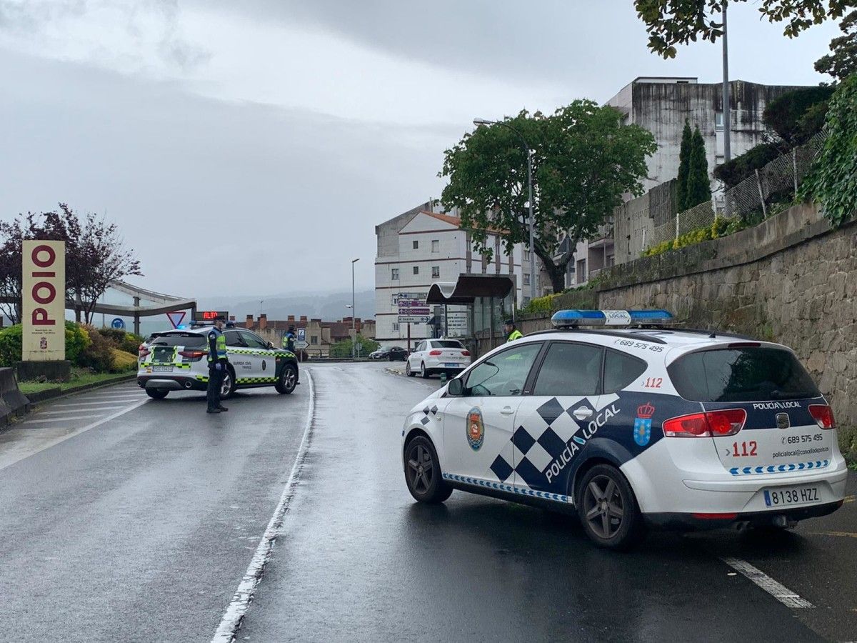 Control da Policía Local de Poio e a Garda Civil na rotonda da Barca